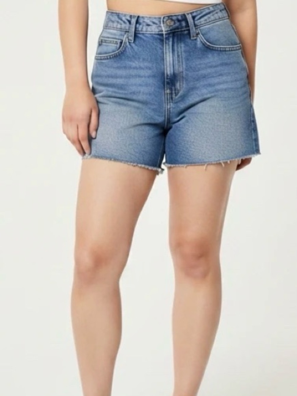 UO BDG Girlfriend Jean Cutoff Shorts